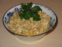 Шпротный салат с кукурузой и фасолью