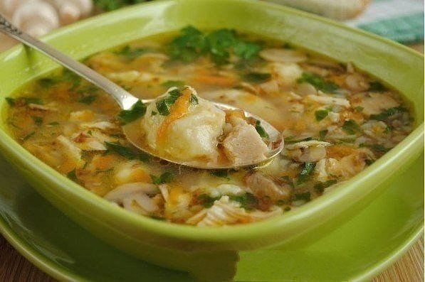 Ароматный гречневый суп с грибами и картофельными клецками