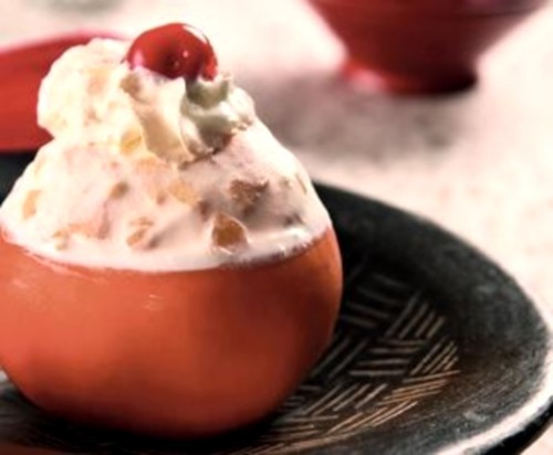 Фото Новогодний десерт из хурмы с ванильным мороженым «Сугроб» №1
