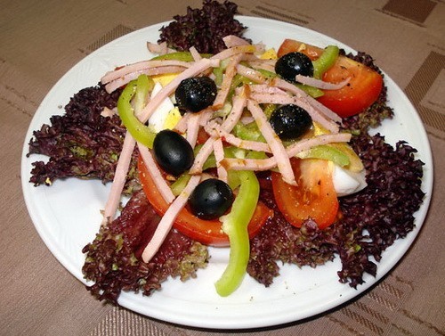 Фото Салат с овощами, яйцами и ветчиной «Арагонский» №1
