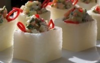 Новогодний салат с креветками и редисом