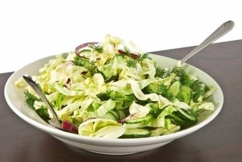 Фото Летний салат с капустой и кинзой №2