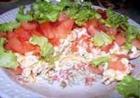 Фото Салат с крекерами и помидорами «Момент» №1