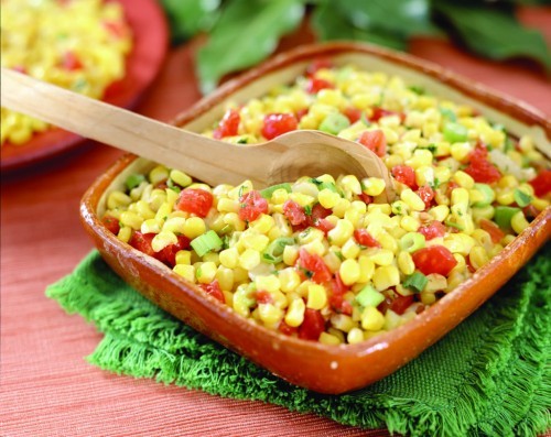 Повседневные салатики с консервированной кукурузой: 5 рецептов