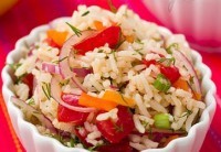 Фото Постный рисовый салат с перцем, овощами и луком №1