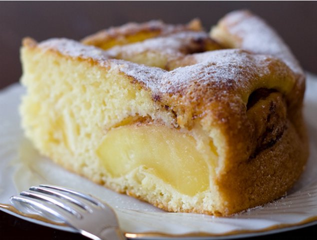 Шарлотка с яблоками – лучший рецепт и история десерта