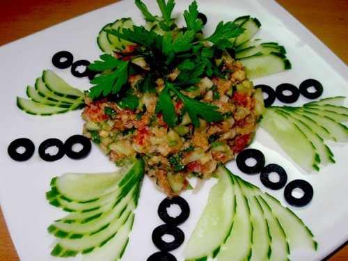 Непревзойденная легкость: 9 рецептов праздничных овощных салатов