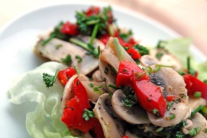 Фото Постный салат с шампиньонами и овощами №2