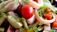 Фото Салат теплый постный с овощами и кальмарами №1