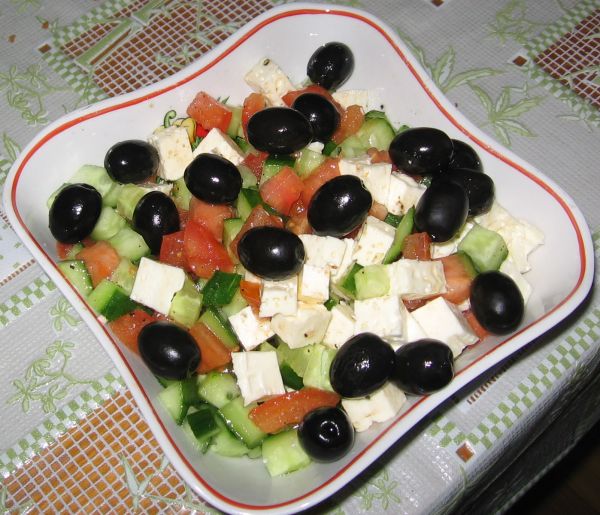 Фото Греческий салат: Рецепт и особенности приготовления №3
