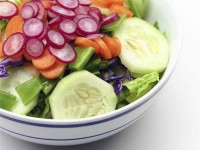 Салат с овощами и фруктами
