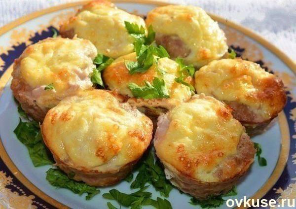 Мясные кексы с сырно-яичной начинкой