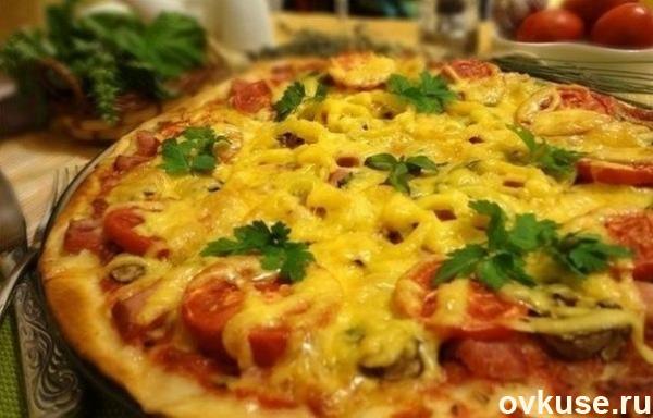 Фото Итальянская пицца на тонком тесте №1