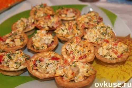 Тарталетки с копченой курицей