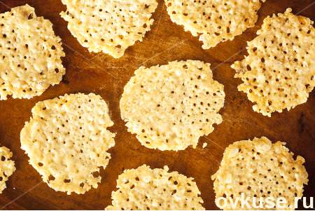 Фото Домашние сырные чипсы за 2 минуты пошаговый рецепт №1