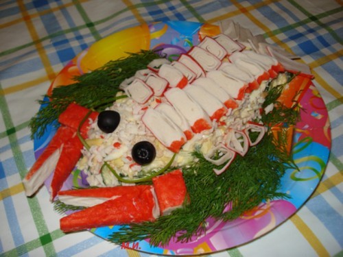 Фото Праздничные салаты с крабовыми палочками: оформление и рецепты №5