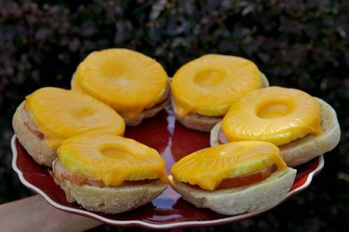 Фото Бутерброды с ананасом и сыром №2
