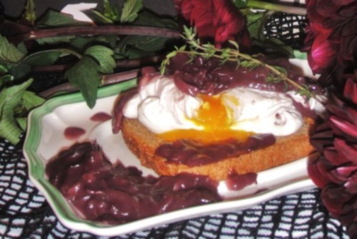 Завтрак по-французски «Яйцо с винным соусом»